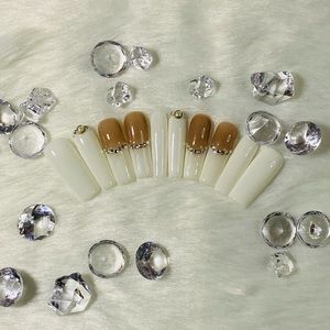 Treasure||Press-on Nail Set